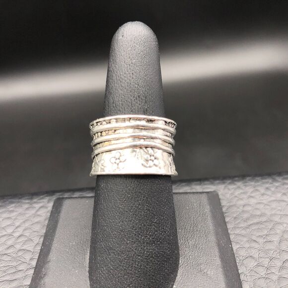 Modern Art Ring Size 7.5 Blue Bezel Set Crystals Textured Silver Tone Wide Band - Picture 3 of 8